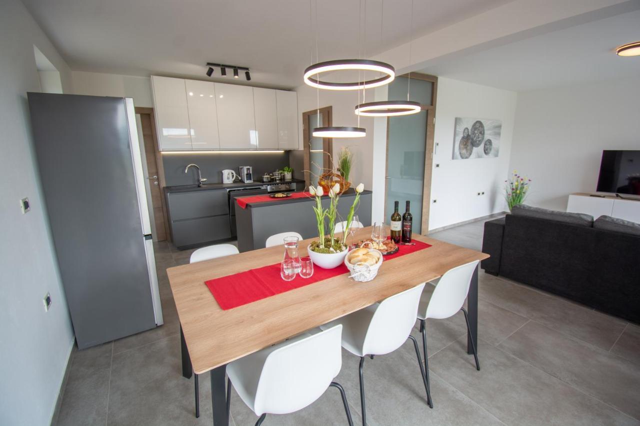 Holiday House Oljka Kobdilj Экстерьер фото